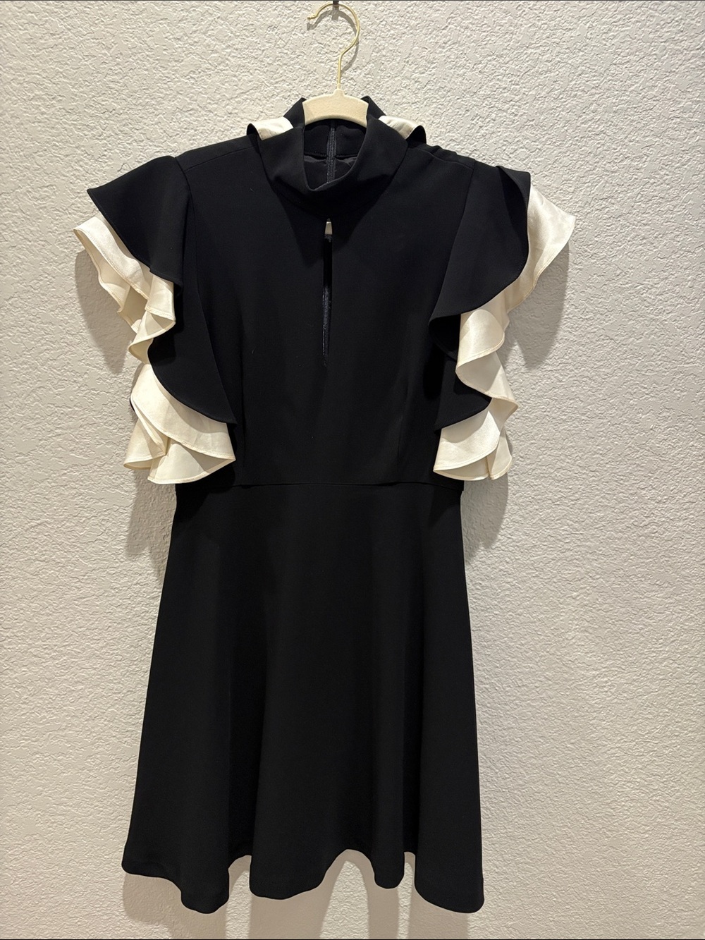 Cinq à Sept Reina Ruffle Sleeve Mini Dress - Black/Cream Size 2